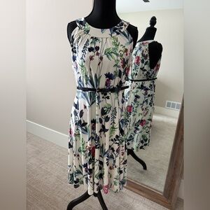 Beautiful Tommy Hilfiger sleeveless floral dress size 10
